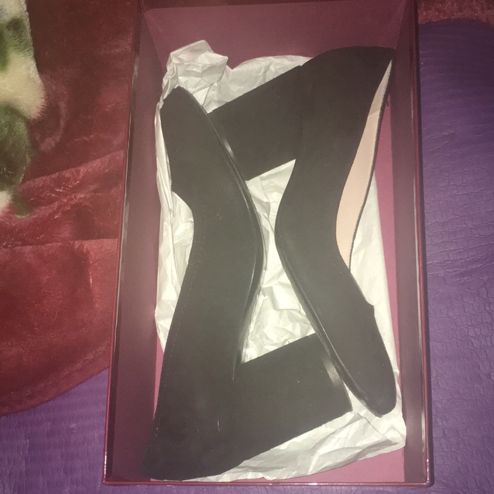 Women’s Shoes Filomena Suede in Black Taryn Rose Collection size 7.5 M